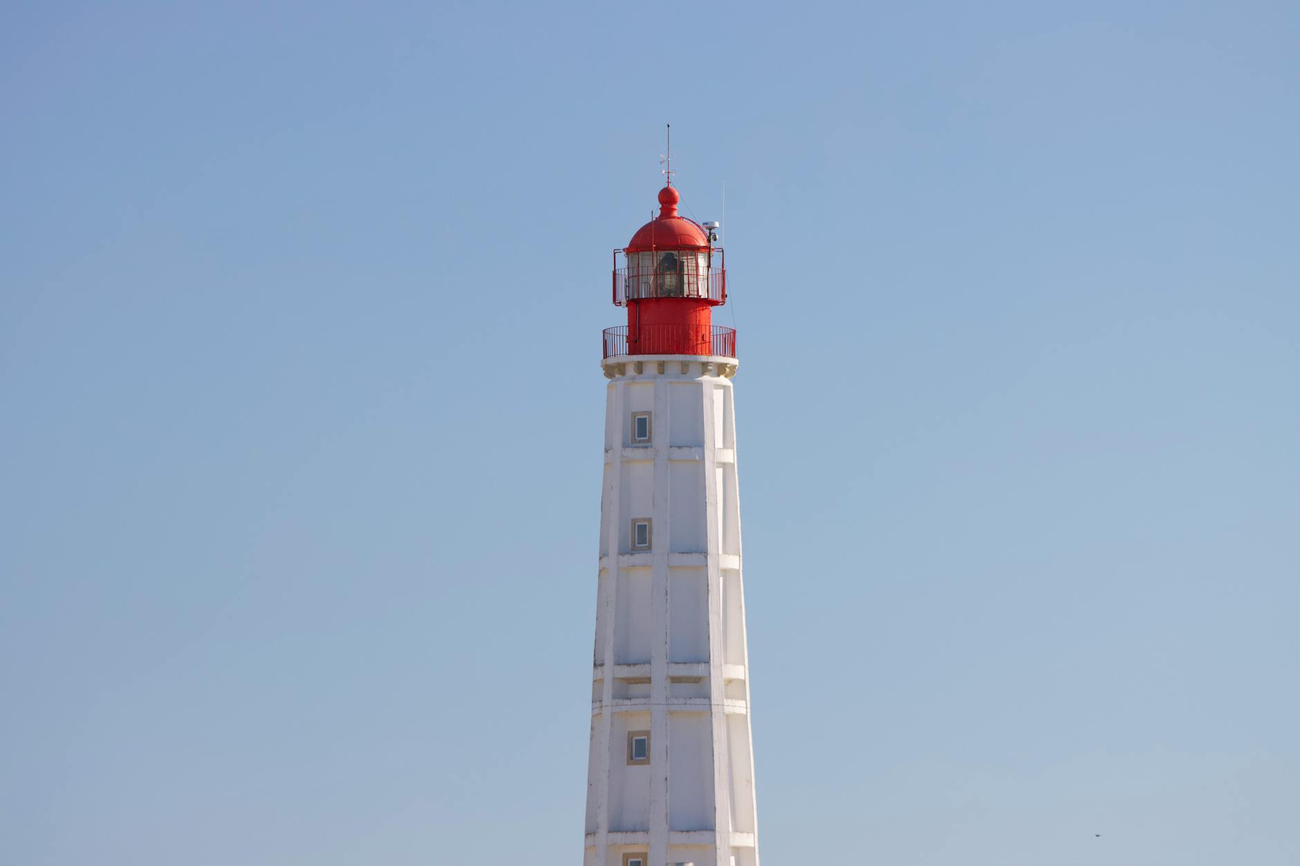 Red and white lighthouse in Faro Portugal achieving high Lighthouse performance scores without sacrificing design elements